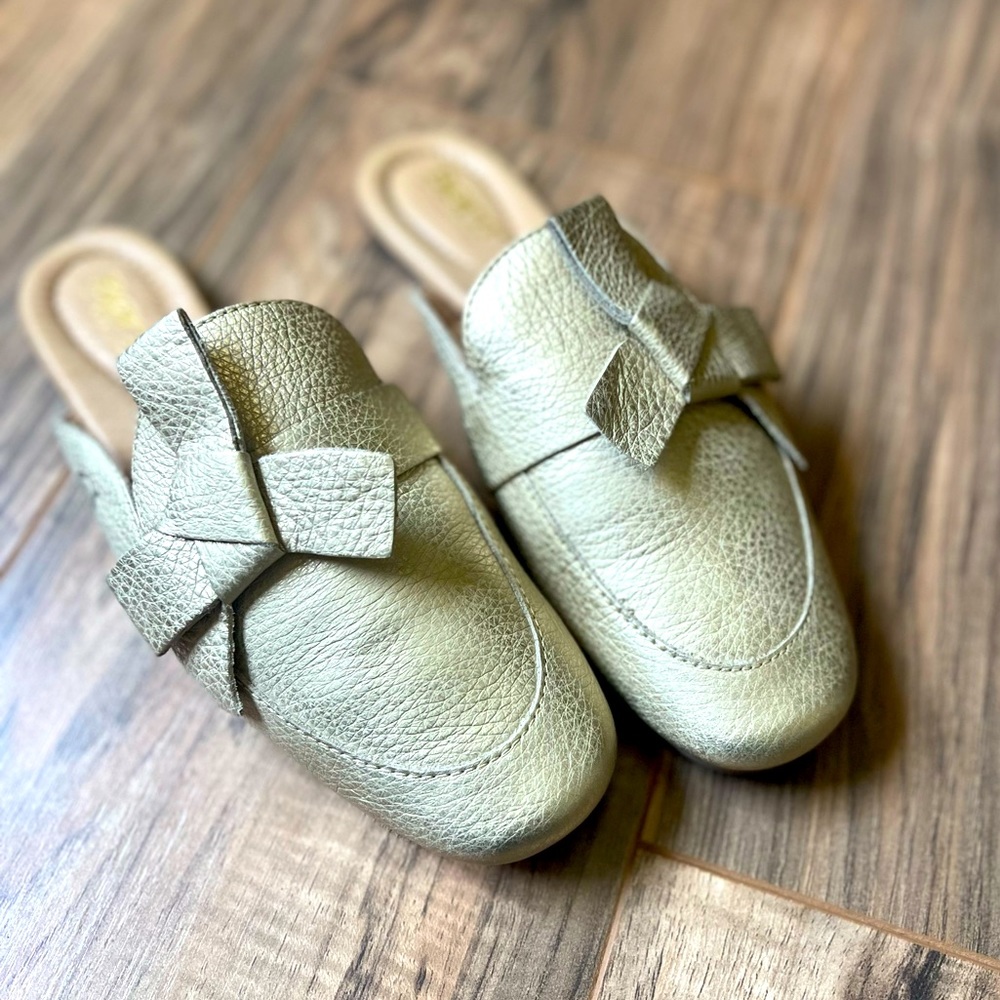 Born ✨Gold✨leather Mule Slip On Flats with Bow Detail Size 7